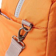Roka Gatwick Small Genbrugslærred Duffeltaske - Atomic Orange
