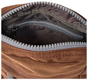 Roka Bond genanvendt lærreds crossbody taske - kanelbrun