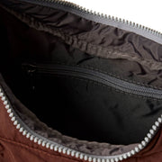 Roka Belsize Recycled Taslon Lille håndtaske - Chokoladebrun