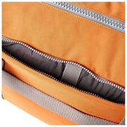 Roka Gatwick Small Genbrugslærred Duffeltaske - Atomic Orange