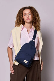 Hindbag Felix Sling Bag - Marineblå