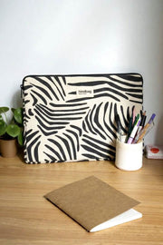 Hindbag Ava lille 13 tommer bærbar taske - Ecru Zebra