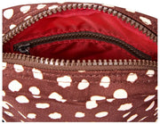 Roka Bond genanvendt lærreds crossbody taske - brun plet