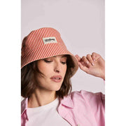 Hindbag Bob Bucket Hat - Røde Striber