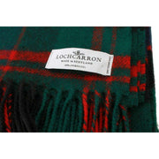Locharron of Scotland Borders Macdonald Clan Moderne lammeuldstæppe - mørkegrøn/marineblå/rød