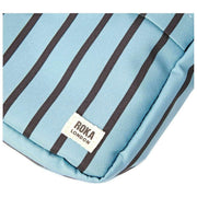 Roka Bond genbrugt lærreds crossbody taske - blå stribe