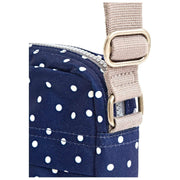Roka Bond genbrugslærred Crossbody taske - Navy Polka Dot