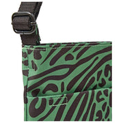 Roka Kennington B Medium genbrugt lærreds crossbody taske - Artiskokgrøn