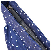 Roka Kennington B Medium genbrugt lærreds crossbody taske - Navy Polka Dot