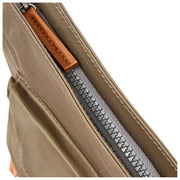 Roka Kennington B Medium genanvendt nylon crossbody taske - Army Brown