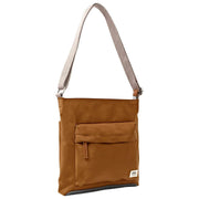 Roka Kennington B Medium genanvendt nylon Crossbody-taske - Biscuit Brun