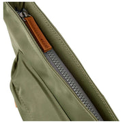 Roka Kennington B Medium genanvendt nylon crossbody taske - purløgsgrøn