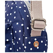 Roka Paddington B genbrugslærred Crossbody taske - Navy Polka Dot
