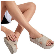 Totes SOLBOUNCE Bounce Cross Front Spænde Sandaler - Taupe Beige