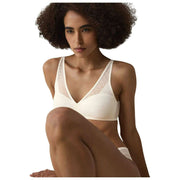 Triumph Signature Sheer Non Wired BH - Ecru White